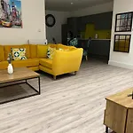Home From Home New York Inspired 3 Bed Apartment